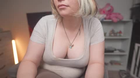 Snapshot of krystalsyxx chatting on 28, 11, 2025 Krystal Syx online show from 28, 11, 2025