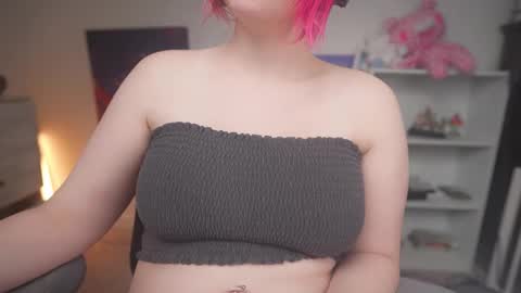 Snapshot of krystalsyxx chatting on 7, 1, 2026 Krystal Syx online show from 7, 1, 2026