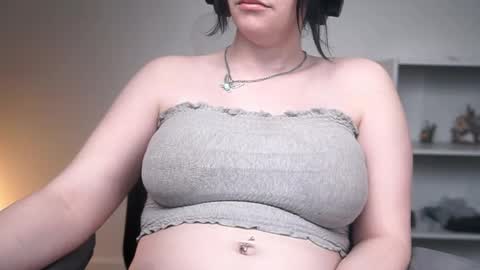 Snapshot of krystalsyxx chatting on 9, 2, 2026 Krystal Syx online show from 9, 2, 2026