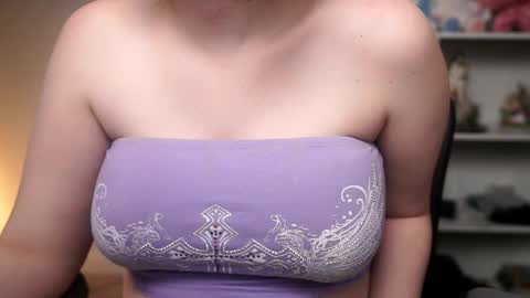 Snapshot of krystalsyxx chatting on 3, 3, 2026 Krystal Syx online show from 3, 3, 2026