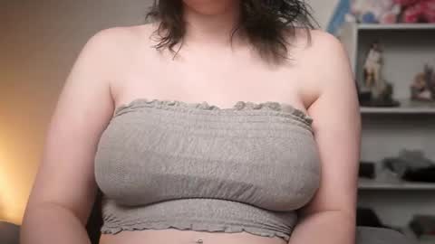 Snapshot of krystalsyxx chatting on 5, 3, 2026 Krystal Syx online show from 5, 3, 2026