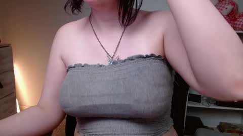 Snapshot of krystalsyxx chatting on 11, 4, 2026 Krystal Syx online show from 11, 4, 2026