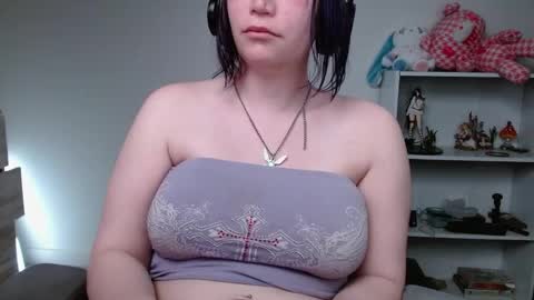 Snapshot of krystalsyxx chatting on 17, 4, 2026 Krystal Syx online show from 17, 4, 2026