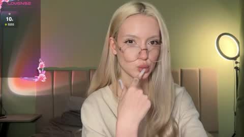 Snapshot of kvetapin chatting on 16, 6, 2026 Bella and Alexandra online show from 16, 6, 2026