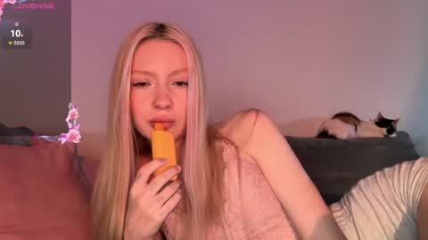Snapshot of kvetapin chatting on 20, 7, 2026 Bella and Alexandra online show from 20, 7, 2026