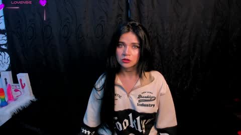 Snapshot of kylie_foxx1 chatting on 28, 12, 2024 submissive demon Please help me to reach 500 thumbs up online show from 28, 12, 2024