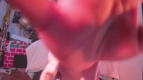 Snapshot of kyliekandy chatting on 27, 12, 2024 online show from 27, 12, 2024