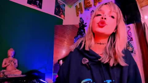 Snapshot of kyliekandy chatting on 22, 10, 2025 online show from 22, 10, 2025