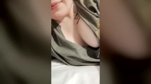 Snapshot of l0velynae chatting on 2, 7, 2026 l0velynae online show from 2, 7, 2026