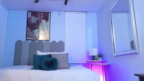 Cris  online show from 12, 1, 2025