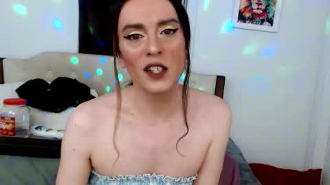 Lacey Phoenix online show from 19, 12, 2025