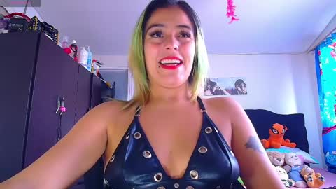 Snapshot of lacolombiana_bitch chatting on 27, 5, 2026 Valentina online show from 27, 5, 2026