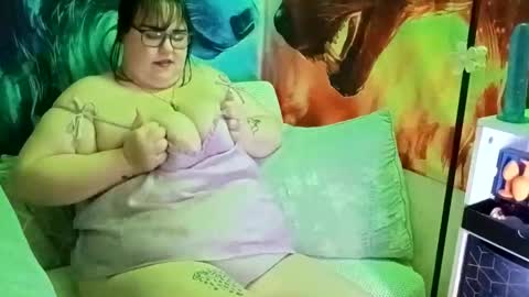 Snapshot of lacy_deville chatting on 26, 4, 2026 lacy_deville online show from 26, 4, 2026