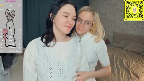 Violet and Isabel online show from 30, 5, 2026