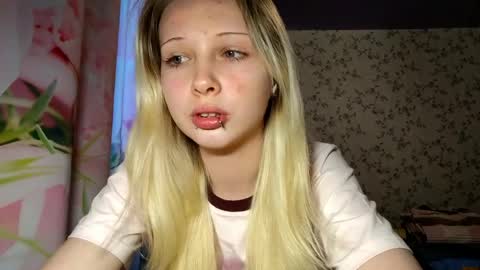 Snapshot of ladawnloser chatting on 15, 5, 2026 Lada online show from 15, 5, 2026