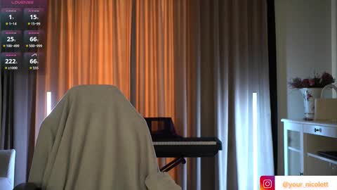 Snapshot of lady_nicolett chatting on 8, 10, 2025 lady_nicolett online show from 8, 10, 2025