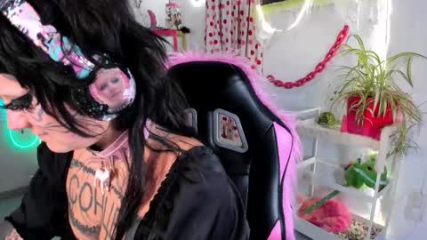 Mia online show from 8, 2, 2026