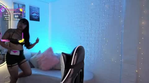 Lady Violet Bridgerton online show from 19, 4, 2026