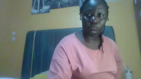 Snapshot of ladyblossoms19 chatting on 8, 6, 2026 lindah32 online show from 8, 6, 2026