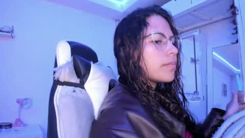 Snapshot of ladybrown_16 chatting on 25, 5, 2026 Lady online show from 25, 5, 2026