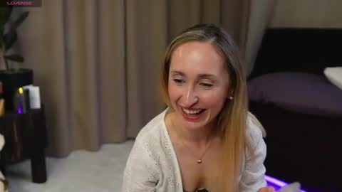 LadyEmelymoon online show from 29, 5, 2026