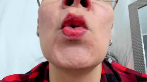 Lailacastillo online show from 2, 6, 2026