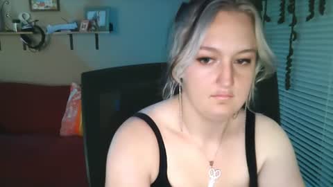 Snapshot of laineydarling chatting on 26, 6, 2026 Lainey Darling online show from 26, 6, 2026