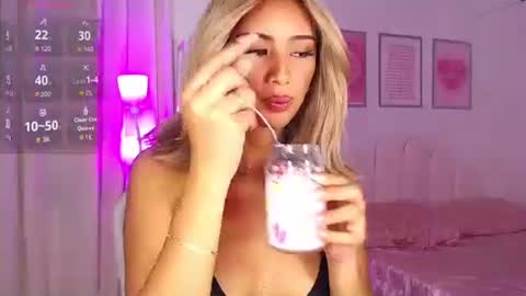 Snapshot of lanadel_hilton chatting on 18, 9, 2025 Lana online show from 18, 9, 2025