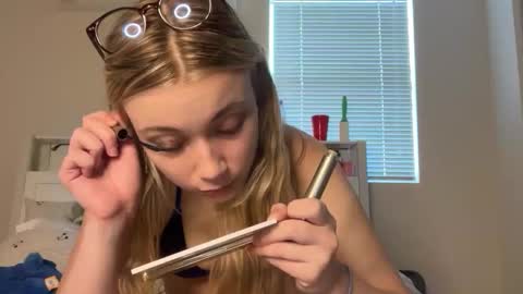 lanademira online show from 8, 4, 2026