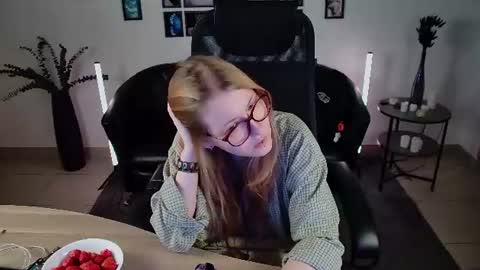 Snapshot of lanafitch chatting on 8, 7, 2026 lana online show from 8, 7, 2026