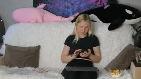 LanaviSmith online show from 19, 11, 2025