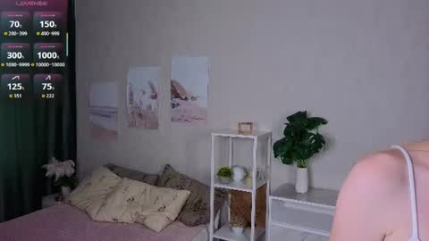 Snapshot of laniehohenberger chatting on 10, 7, 2026 Hello everyone Im Gena online show from 10, 7, 2026
