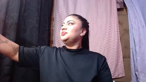 lapeligrosa_ online show from 8, 1, 2025