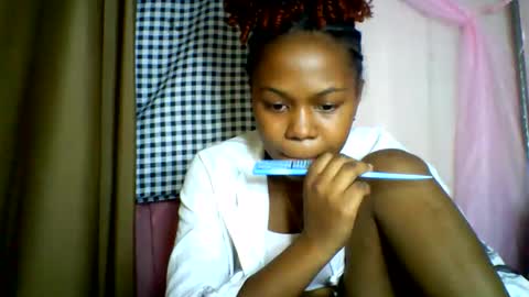 Snapshot of lara_belle chatting on 8, 6, 2026 lara_belle online show from 8, 6, 2026