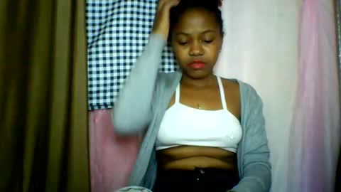 Snapshot of lara_belle chatting on 8, 6, 2026 lara_belle online show from 8, 6, 2026