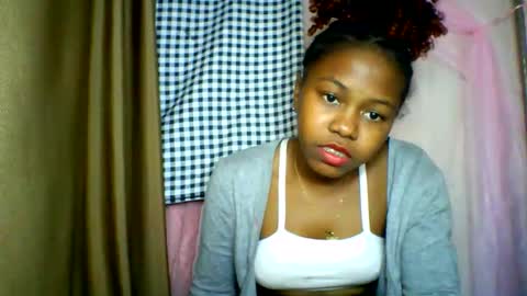 Snapshot of lara_belle chatting on 9, 6, 2026 lara_belle online show from 9, 6, 2026