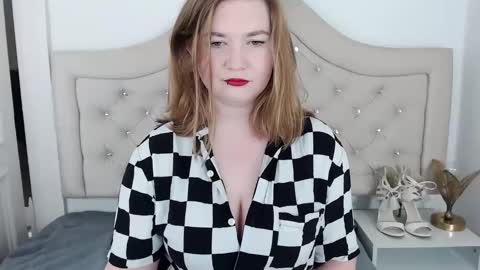 Snapshot of laraflirt chatting on 5, 2, 2025 LaraFlirt online show from 5, 2, 2025
