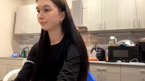 lara online show from 25, 3, 2026