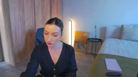 LaraKanes online show from 27, 2, 2025