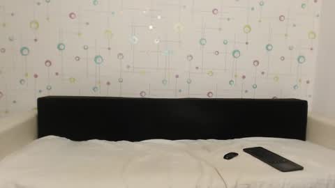 larataylorrr online show from 24, 2, 2025