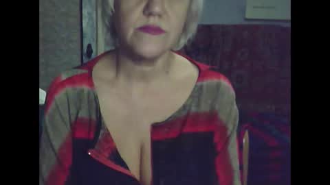 larisaq4ugo24 online show from 17, 1, 2025