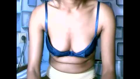 Snapshot of larra27 chatting on 20, 12, 2025 Malala online show from 20, 12, 2025