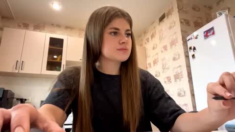 Snapshot of larrainewildenberg chatting on 8, 10, 2025 I am Jane ntmu Lets hit 10 Thumbs Up together online show from 8, 10, 2025