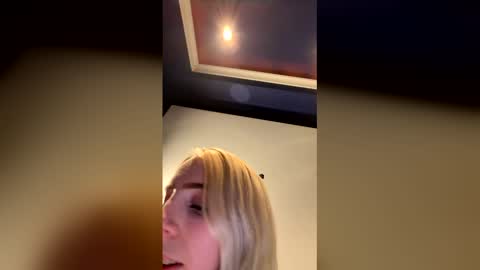 Snapshot of latenightkash chatting on 16, 2, 2026 Roxy blue online show from 16, 2, 2026