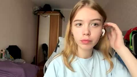 Snapshot of lateshastarnaud chatting on 23, 6, 2026 Linet online show from 23, 6, 2026