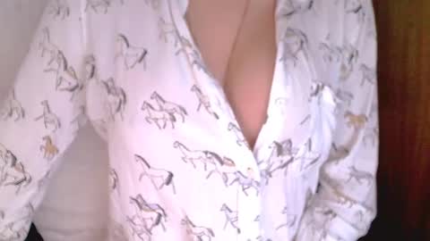 Snapshot of latina_miax chatting on 8, 9, 2025 mia online show from 8, 9, 2025