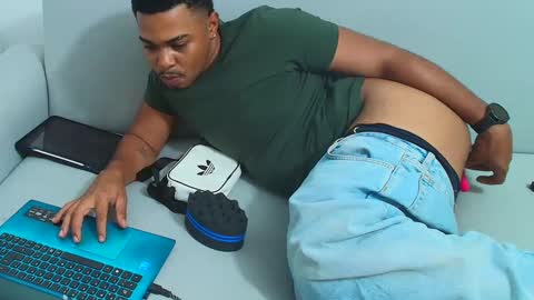 Snapshot of latinbbc_00 chatting on 14, 9, 2025 latinbbc_00 online show from 14, 9, 2025