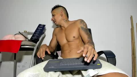 Snapshot of latinshamansex chatting on 15, 4, 2026 LatinShaman online show from 15, 4, 2026