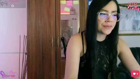 Snapshot of laujgray chatting on 9, 3, 2026 laujgray online show from 9, 3, 2026