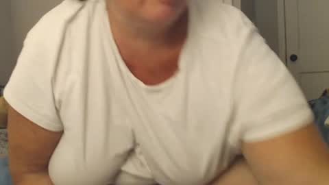 Snapshot of laulauma chatting on 2, 7, 2026 LauLauMa online show from 2, 7, 2026